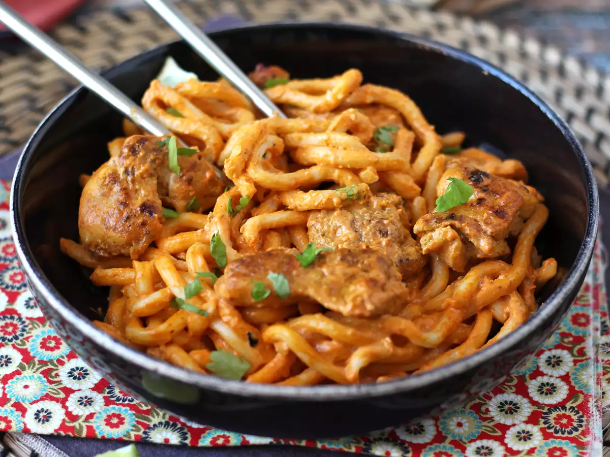 Tăiței udon cu pui și sos cremos de curry thailandez - poza 2