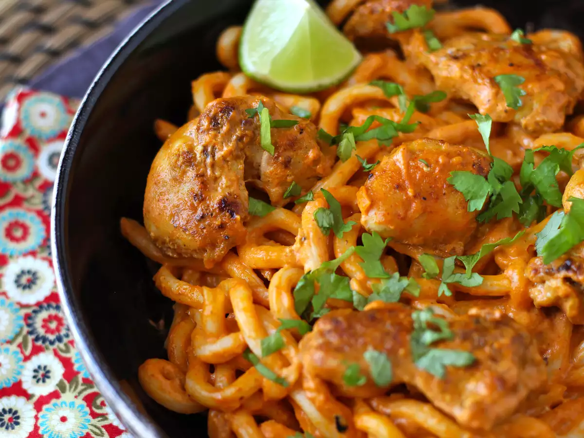 Tăiței udon cu pui și sos cremos de curry thailandez - poza 3