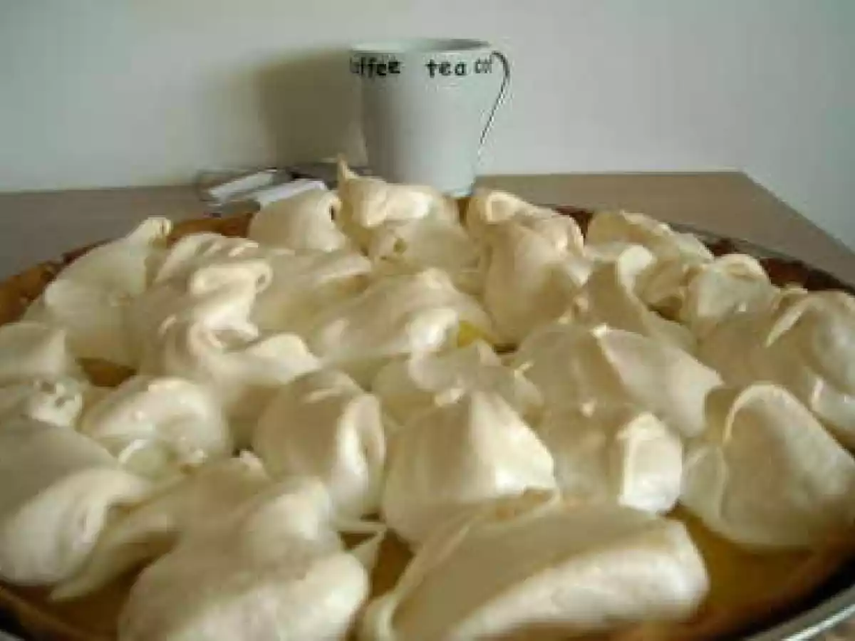 Tartă cu lemon curd şi bezea