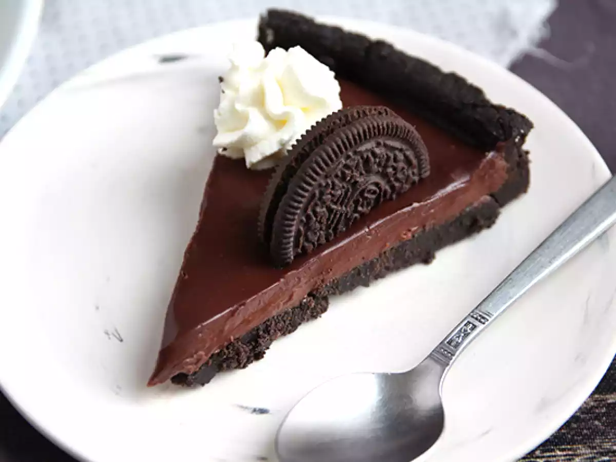 Tarta cu biscuiți Oreo și ciocolată fără coacere - poza 3