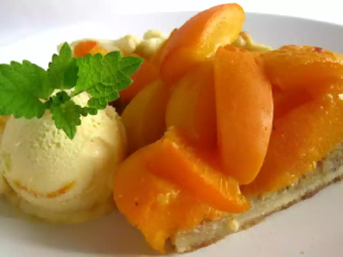 Tarta cu caise si frangipane