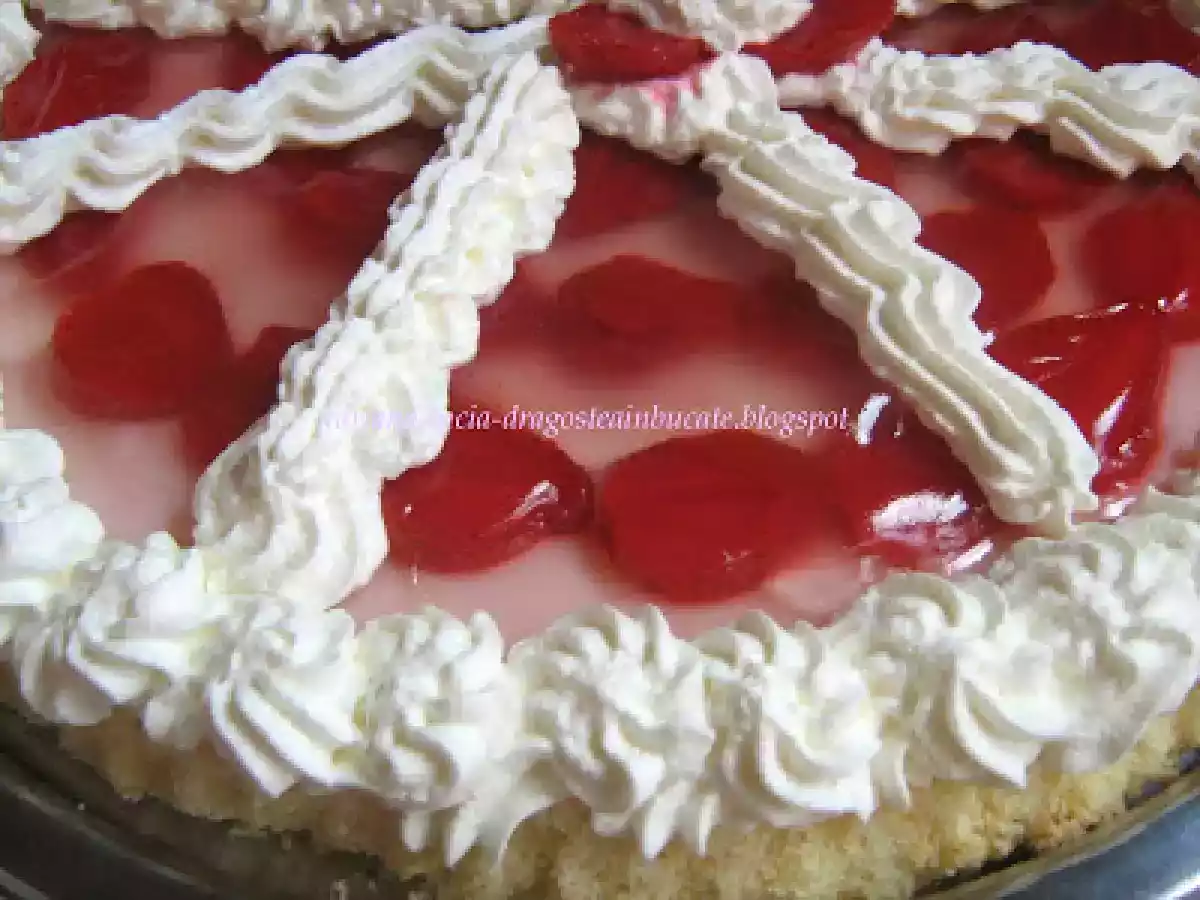 TARTA CU CAPSUNI SI FRISCA