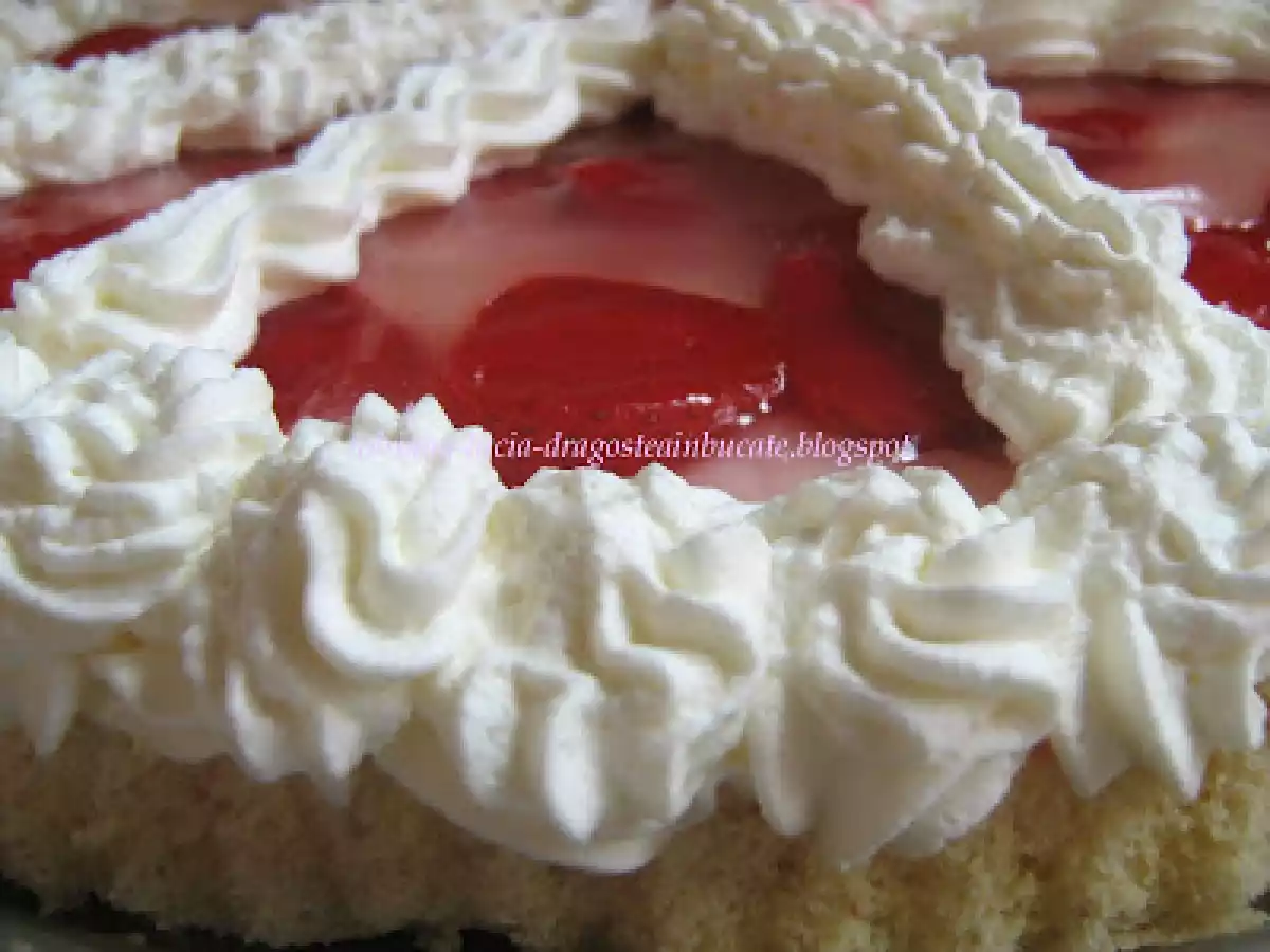 TARTA CU CAPSUNI SI FRISCA - poza 7