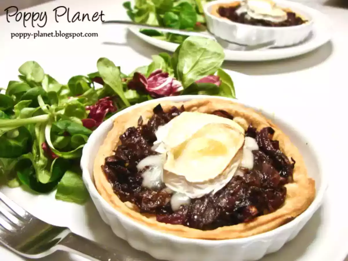 Tarta cu ceapa caramelizata si branza de capra