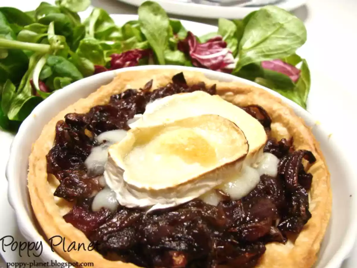 Tarta cu ceapa caramelizata si branza de capra - poza 6