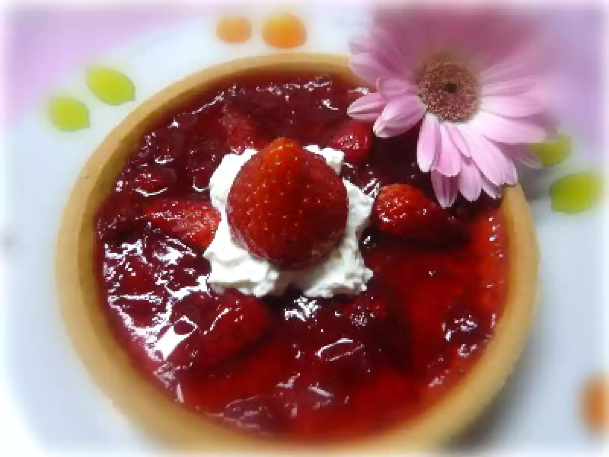 Tarta cu crema de vanilie si capsuni