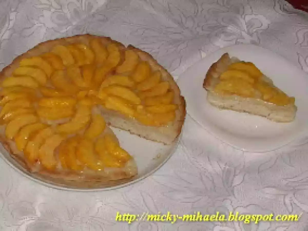 Tarta cu crema de vanilie si piersici ----- de post