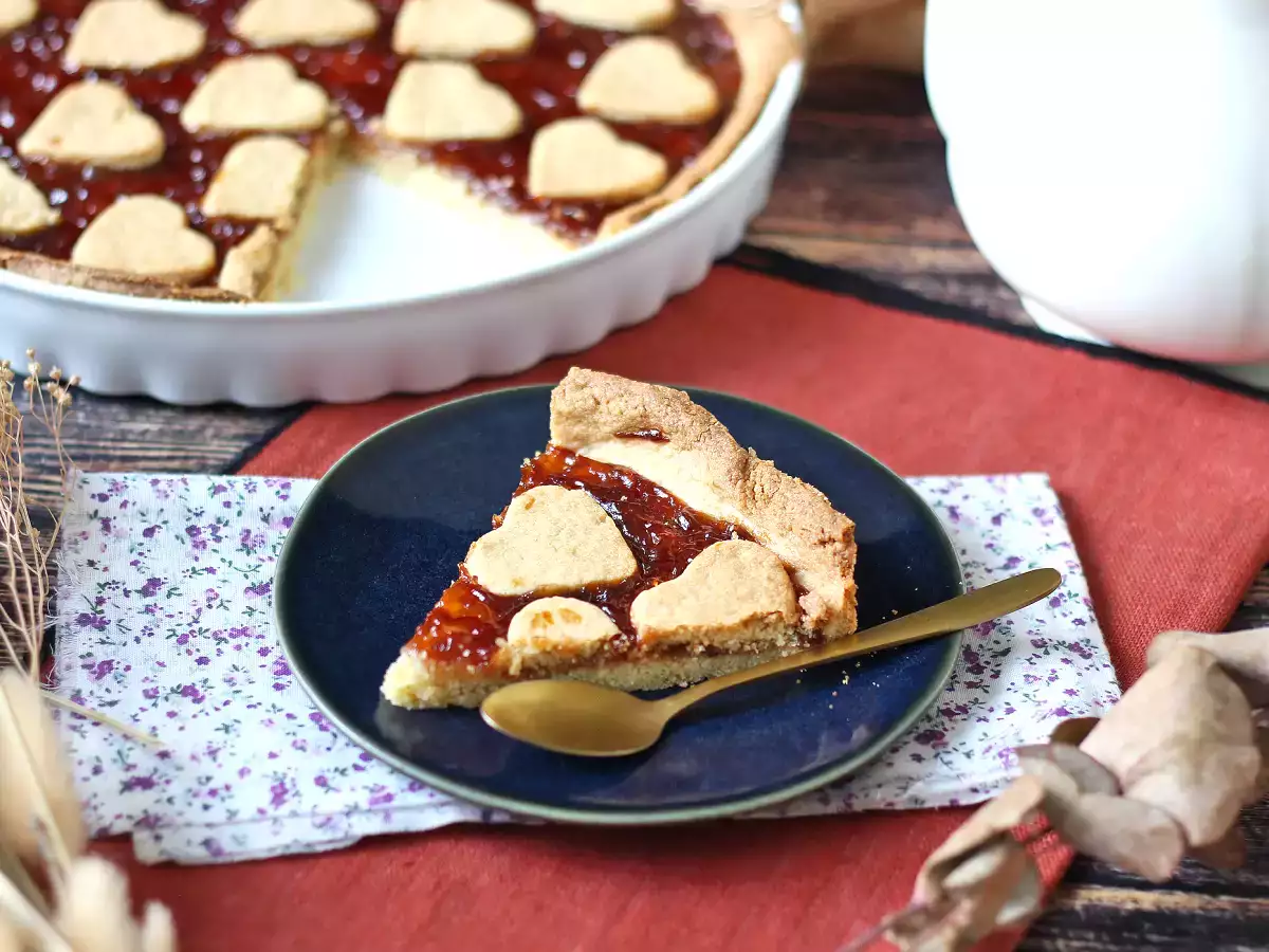 Tartă cu gem de căpșuni: rețetă clasică de aluat brisée - decor inimă - poza 4