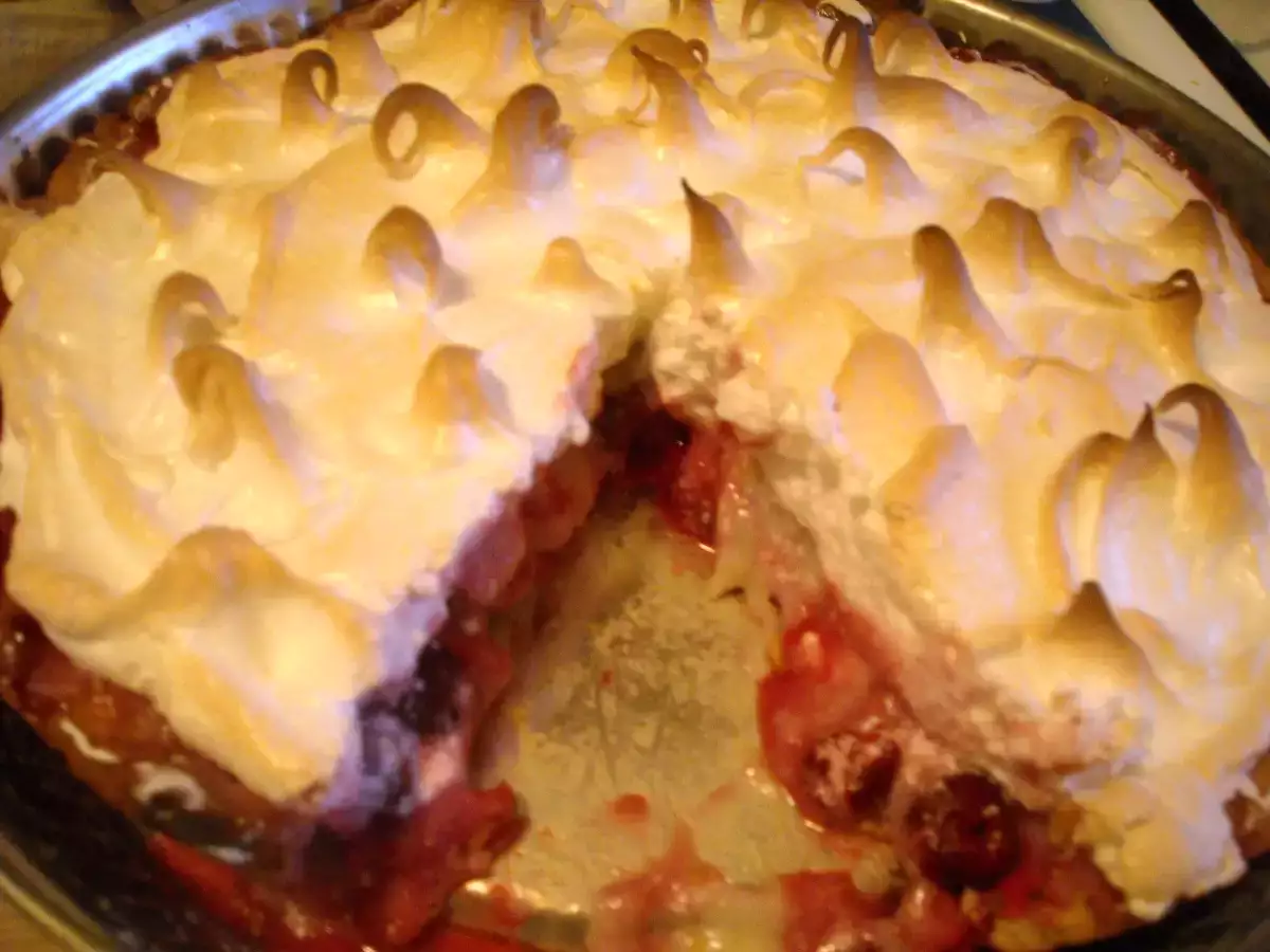 Tarta cu visine, crema de lamaie si bezea - poza 2