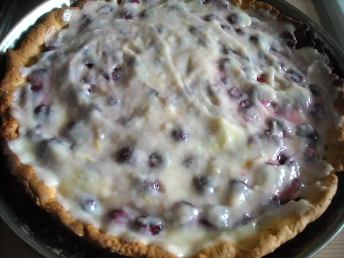 Tarta cu visine, crema de lamaie si bezea - poza 3