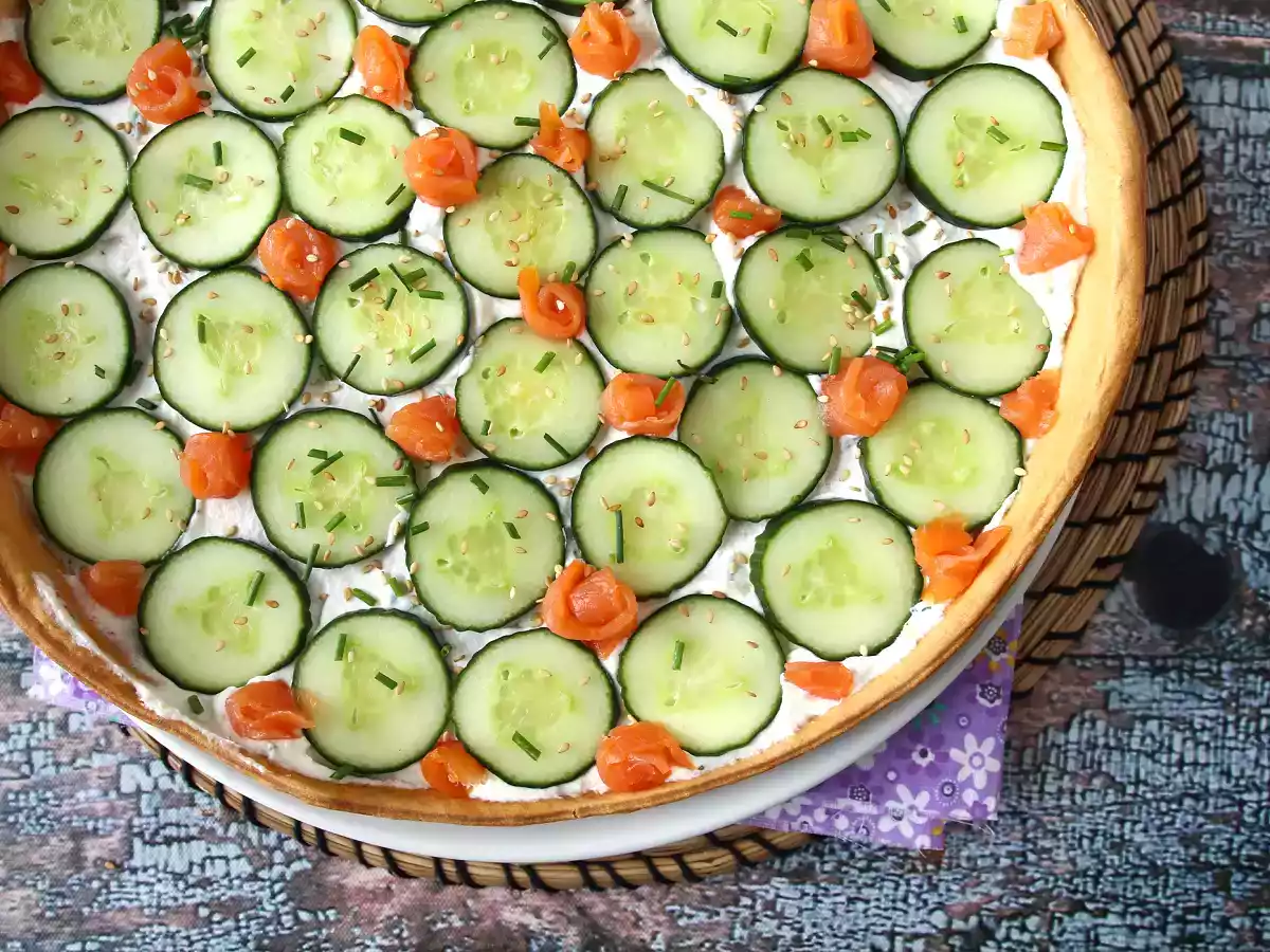 Tartă de vară super răcoritoare: ricotta, castraveți și somon afumat - poza 3