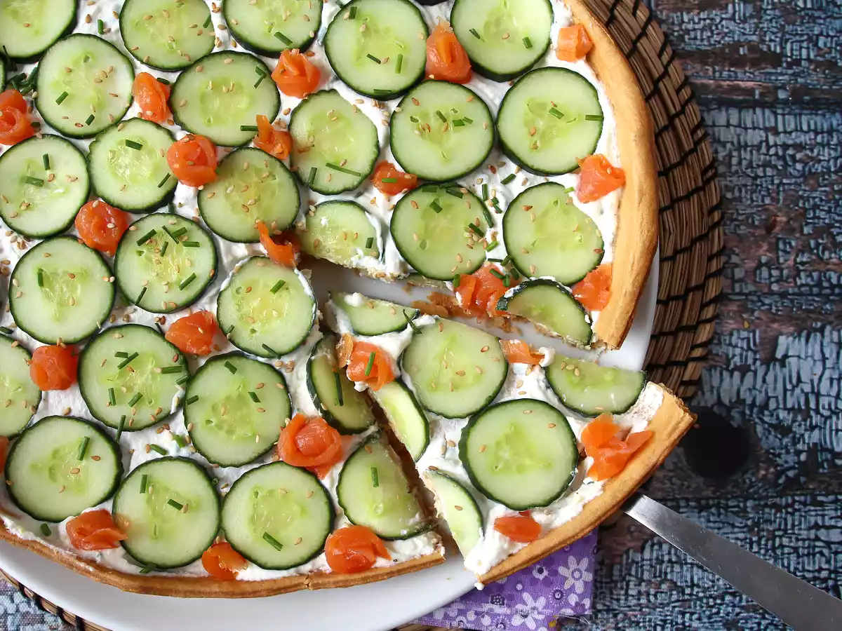 Tartă de vară super răcoritoare: ricotta, castraveți și somon afumat - poza 6