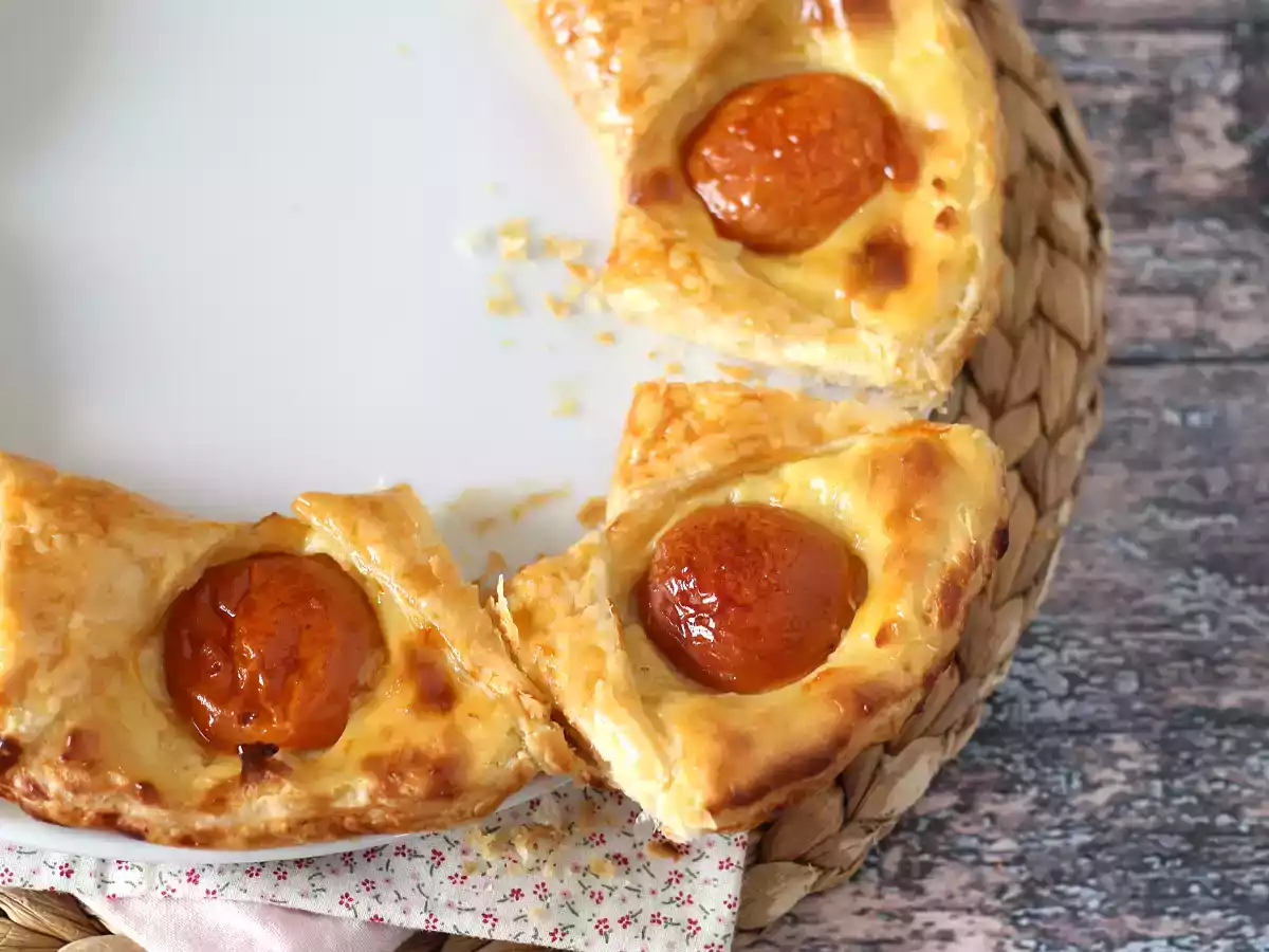 Tarta Oranaise - Aluat de foietaj, cremă patiserie și caise - poza 4