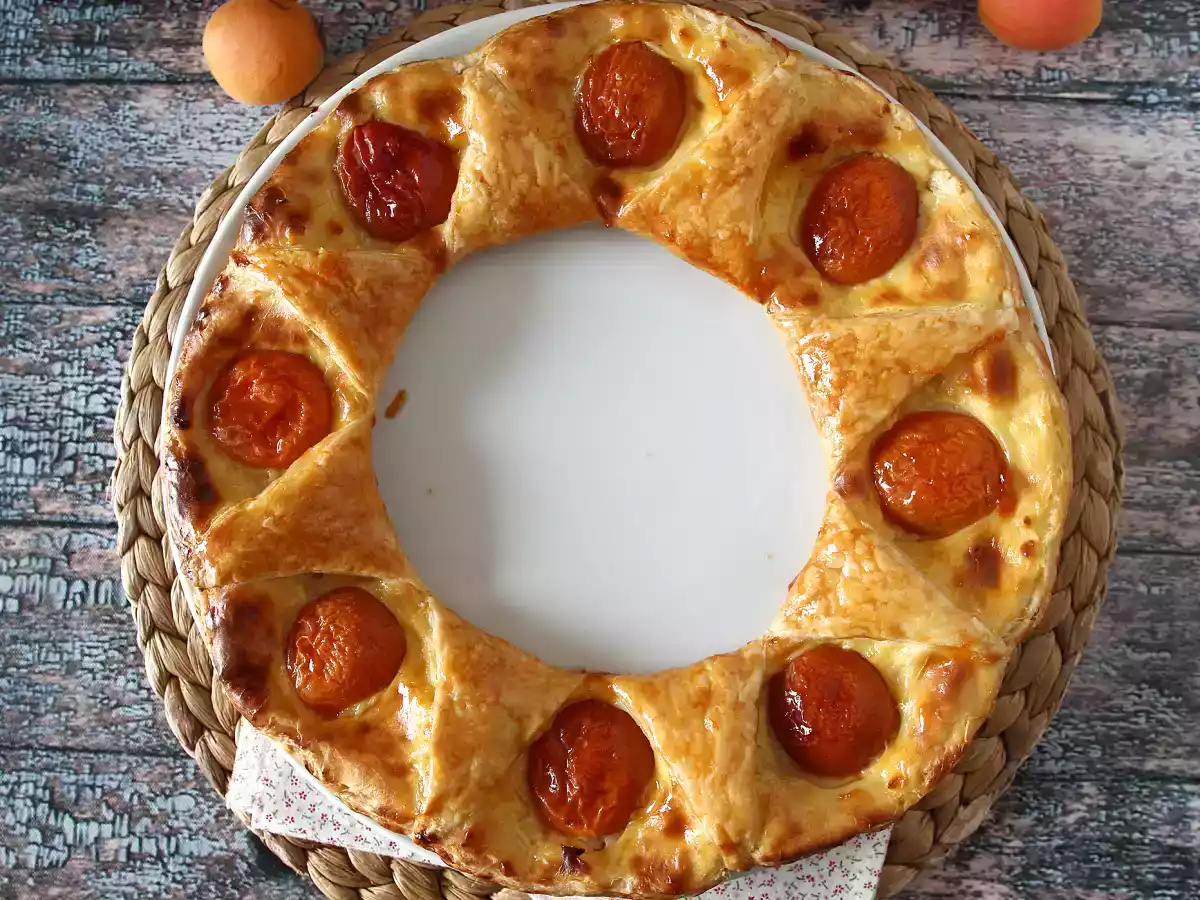 Tarta Oranaise - Aluat de foietaj, cremă patiserie și caise - poza 5