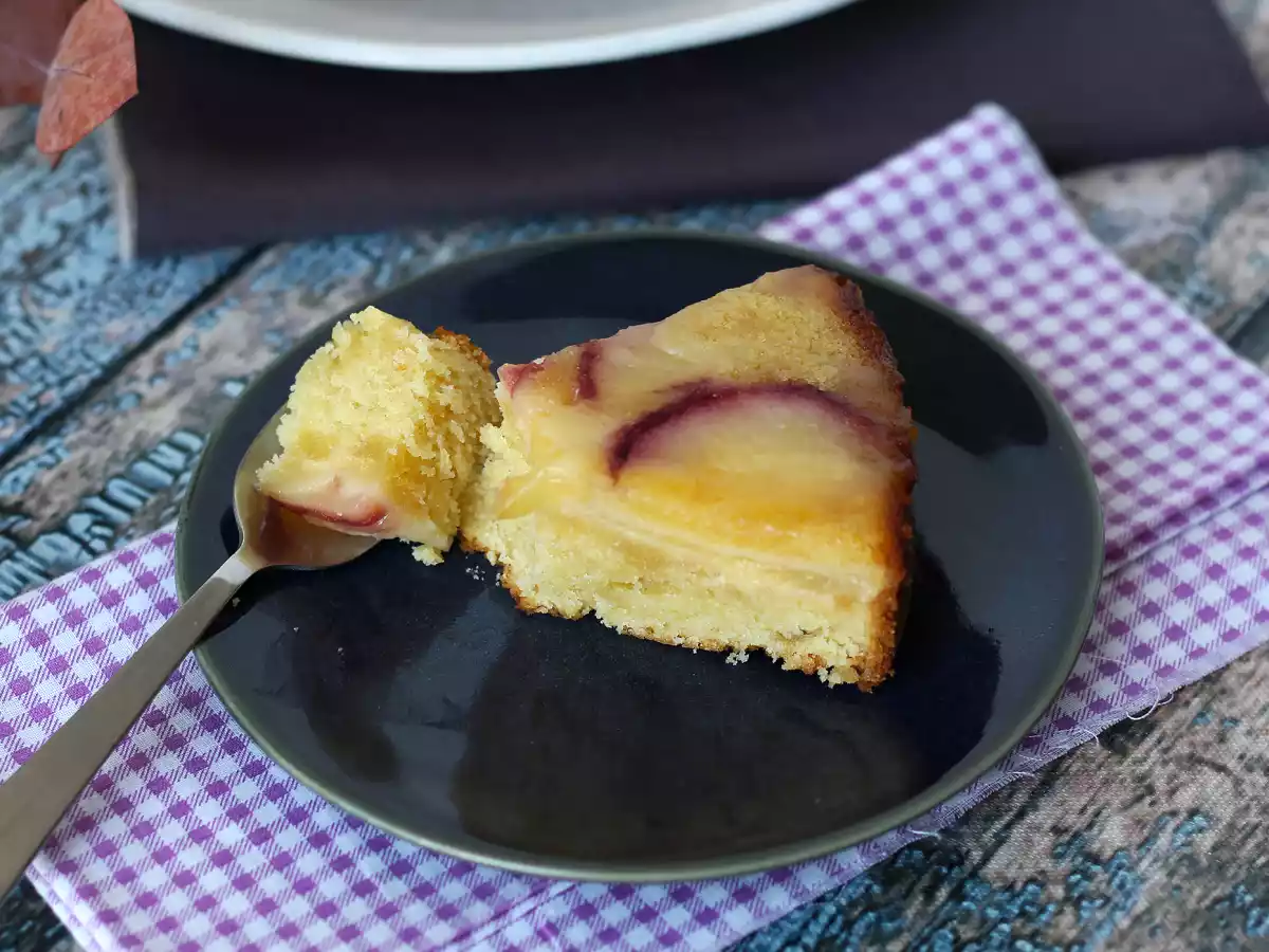 Tartă răsturnată cu piersici, unt topit și caramelizat - poza 6