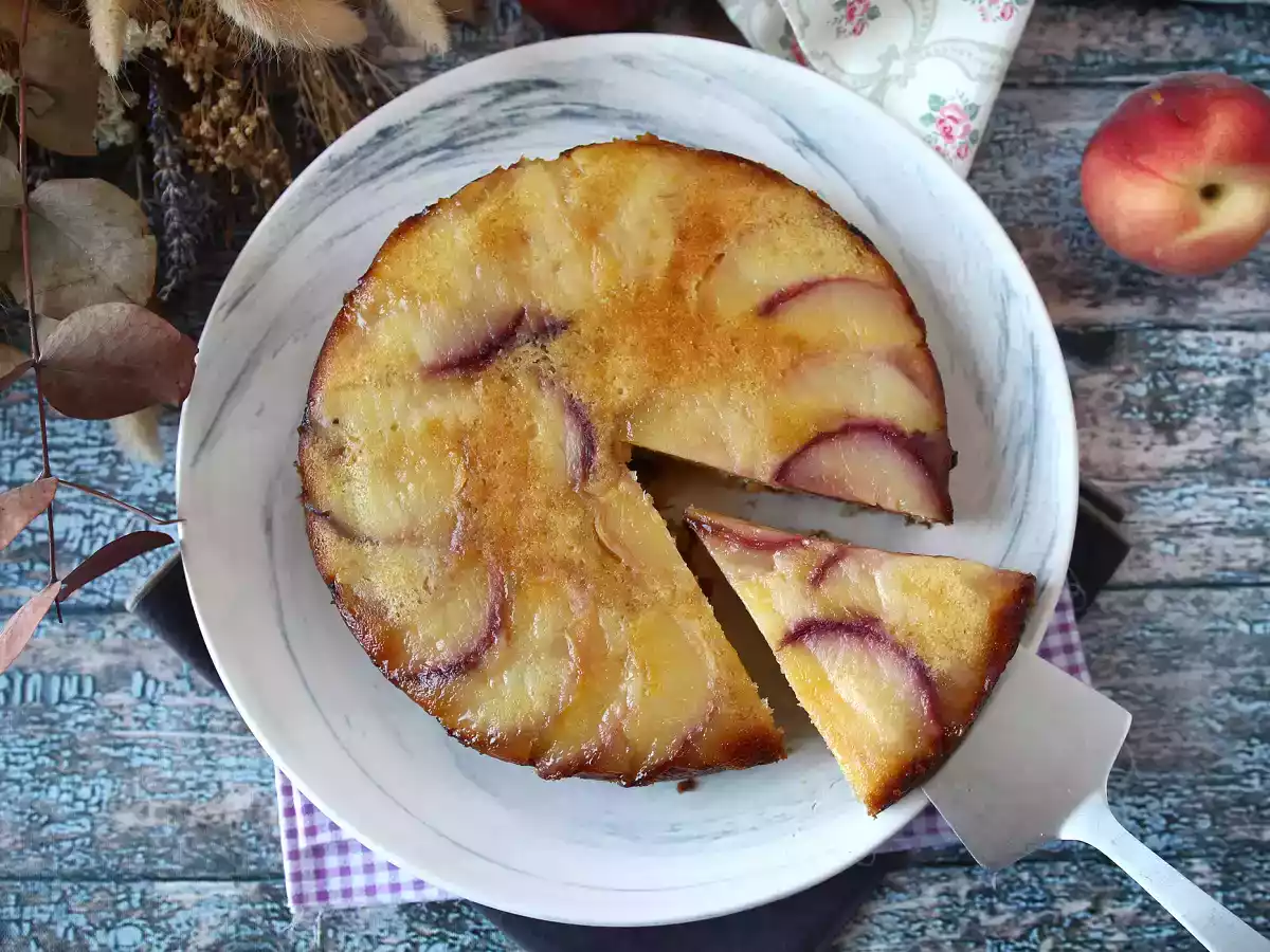 Tartă răsturnată cu piersici, unt topit și caramelizat - poza 8