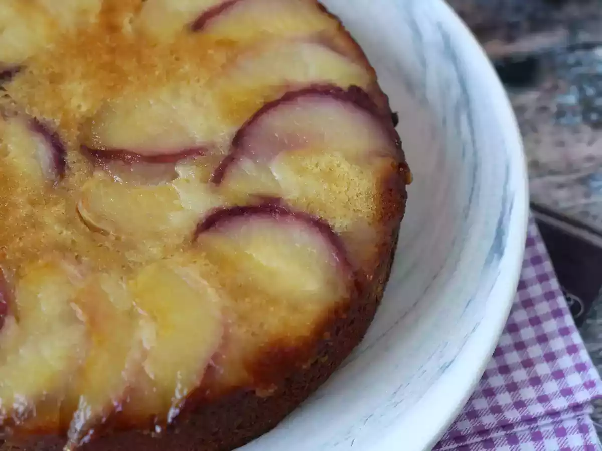 Tartă răsturnată cu piersici, unt topit și caramelizat - poza 9