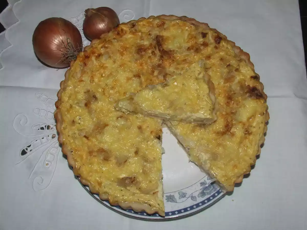 Tarta sarata cu ceapa si branza