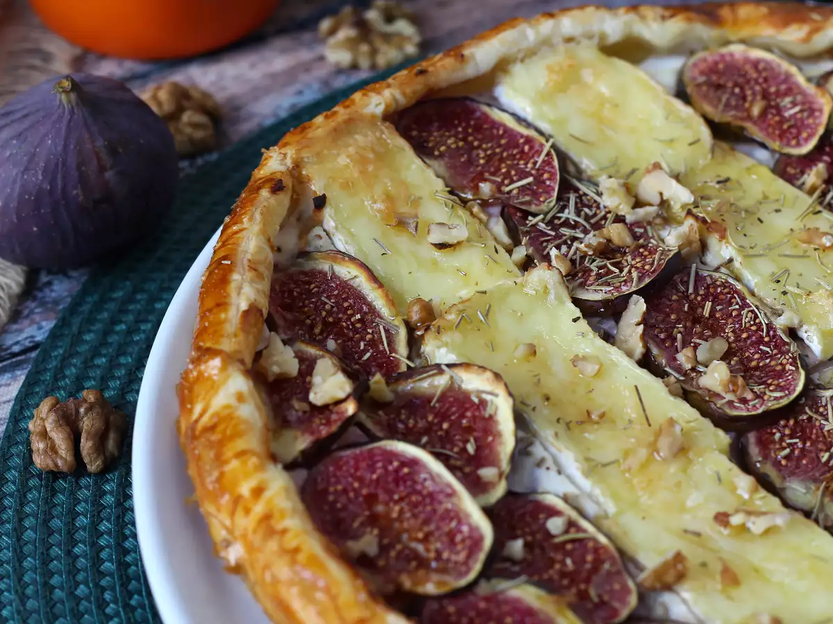 Tartă subțire cu smochine, brie și nuci - poza 4