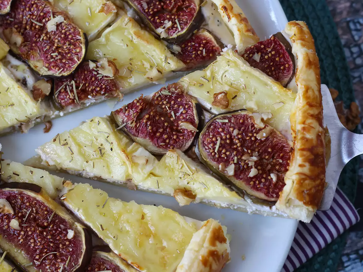 Tartă subțire cu smochine, brie și nuci - poza 5