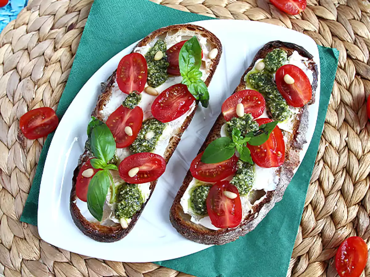Tartine cu crema de branza, pesto si rosii cherry - poza 4