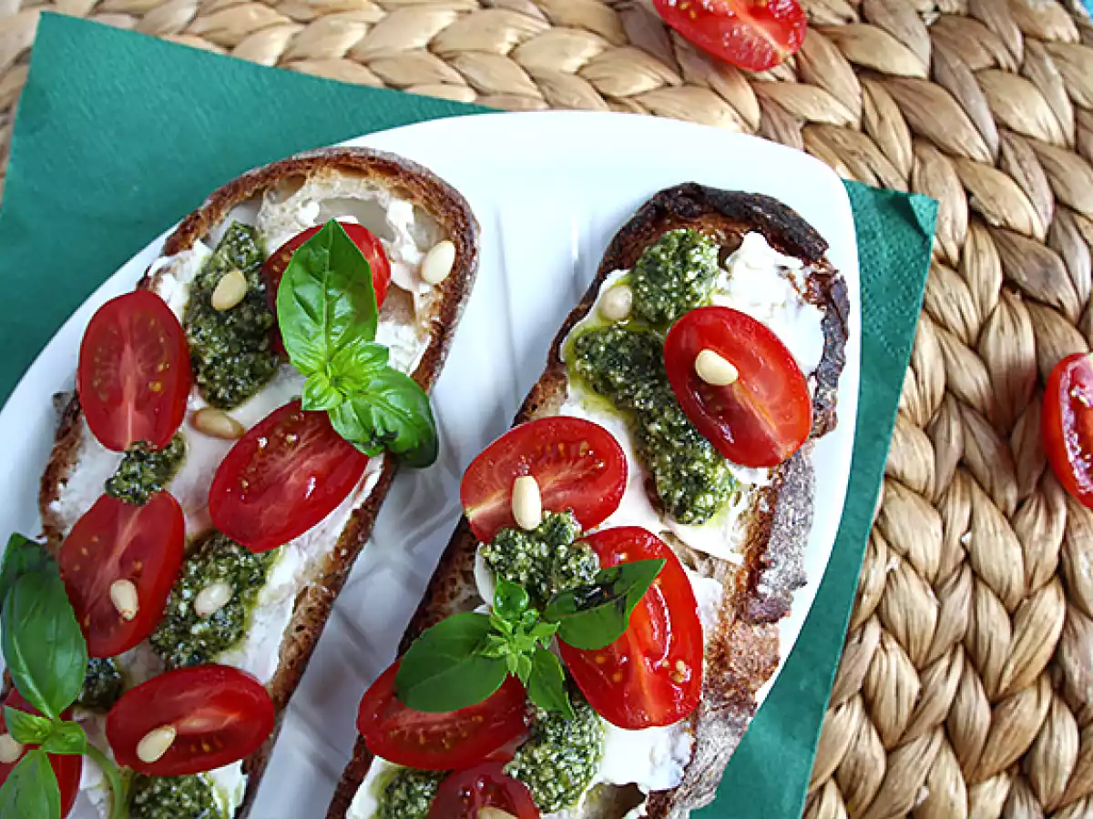 Tartine cu crema de branza, pesto si rosii cherry - poza 5
