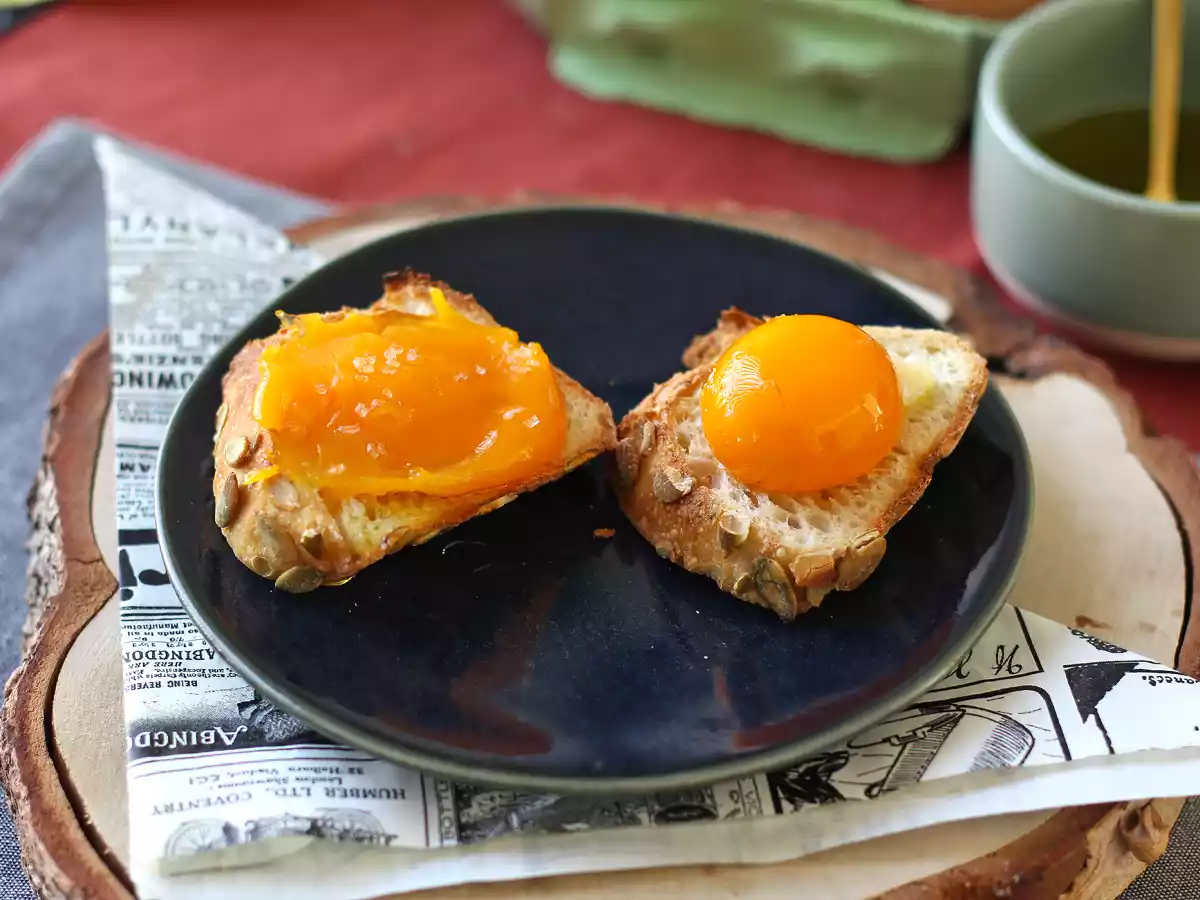 Tartine cu gălbenușuri confiate la Air Fryer - poza 5