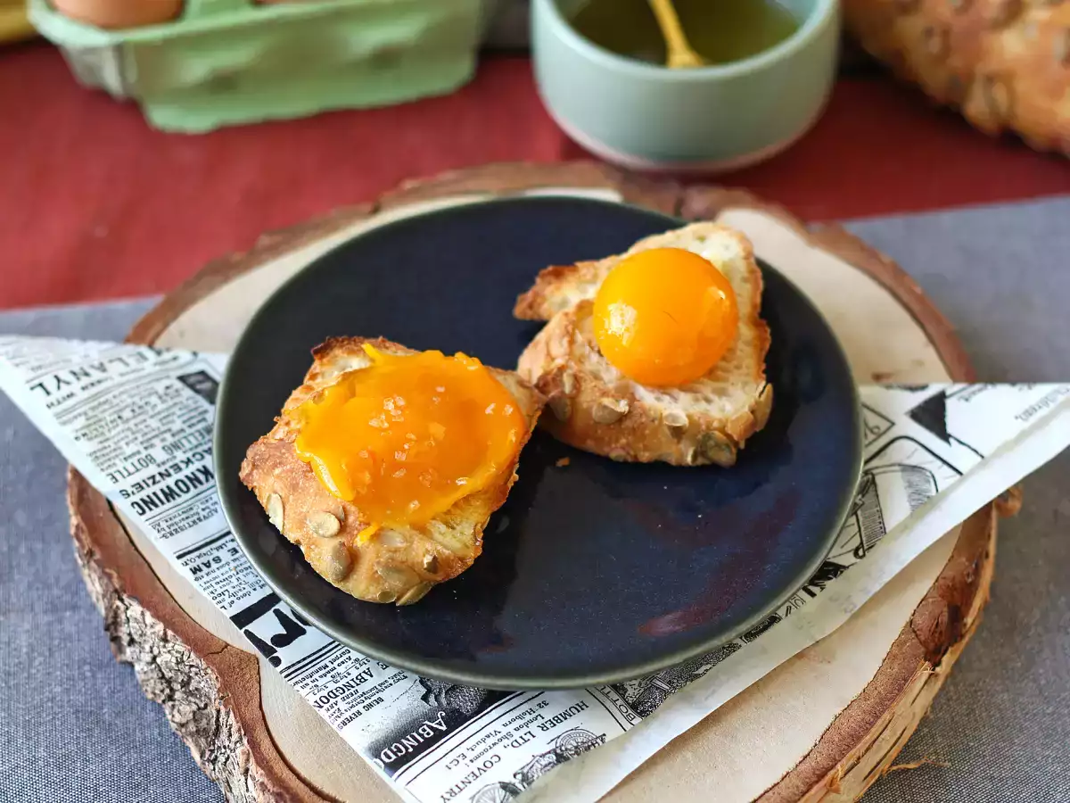 Tartine cu gălbenușuri confiate la Air Fryer - poza 7