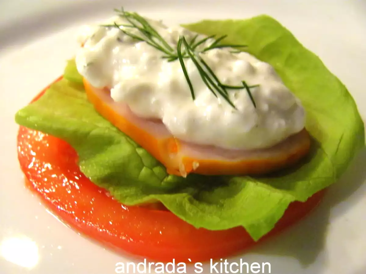 Tartine cu pastrama de pui si Cottage cheese