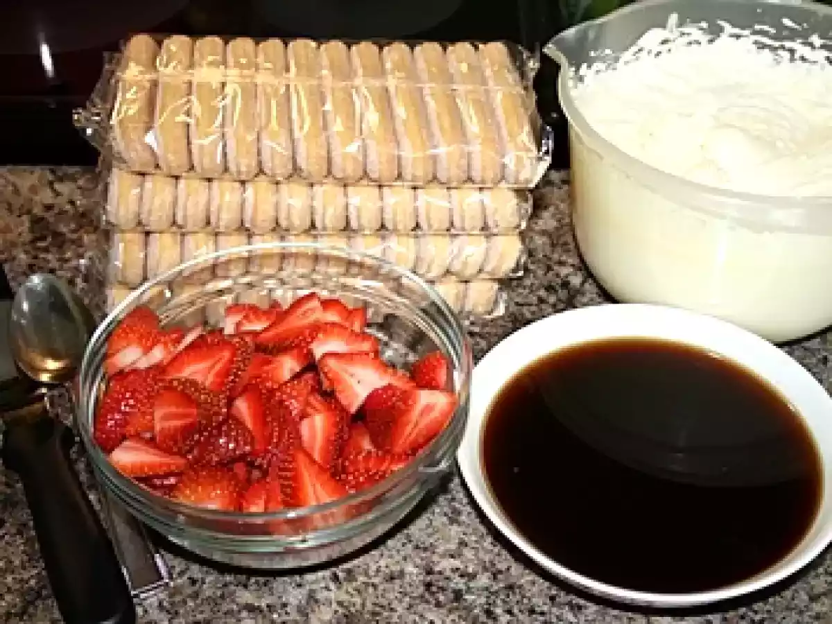 Tiramisu cu capsuni - poza 9