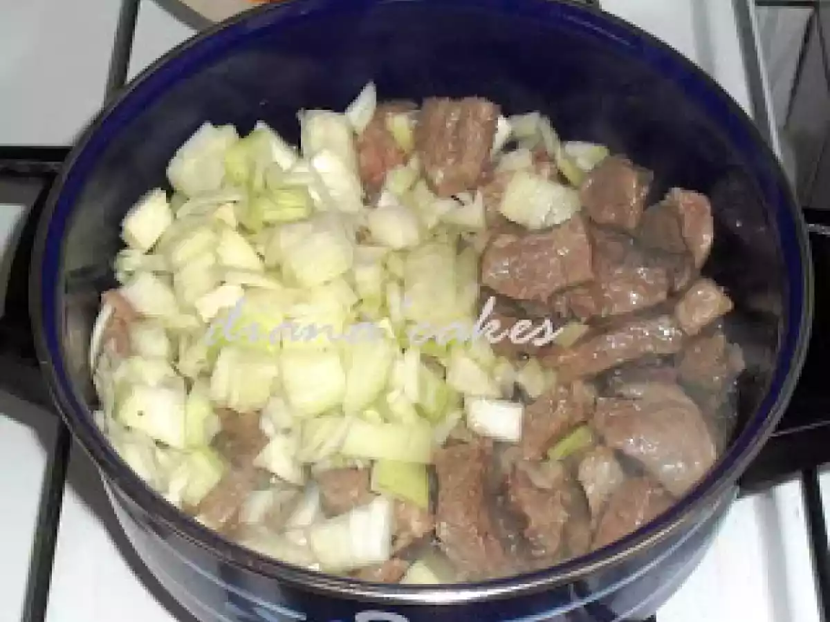 Tocanita cu carne de porc si paste - poza 2