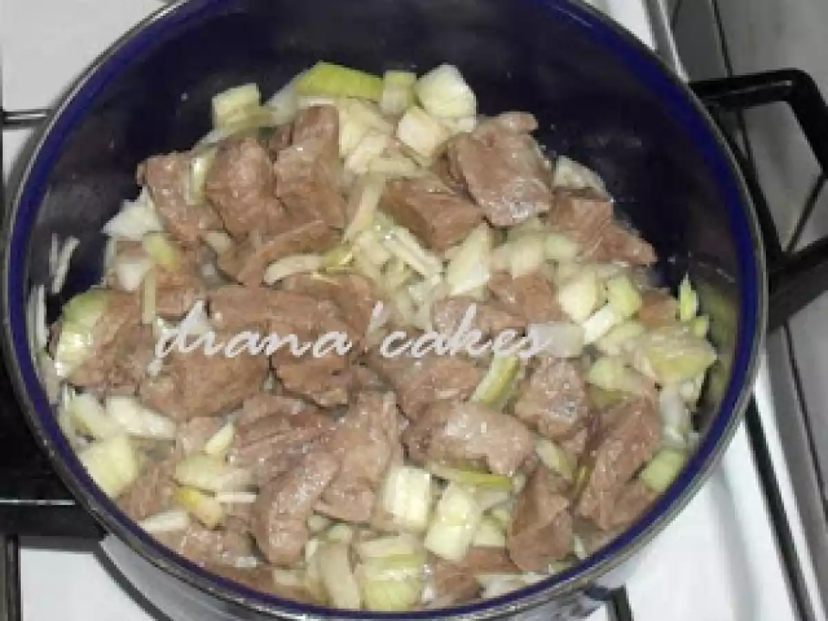 Tocanita cu carne de porc si paste - poza 3