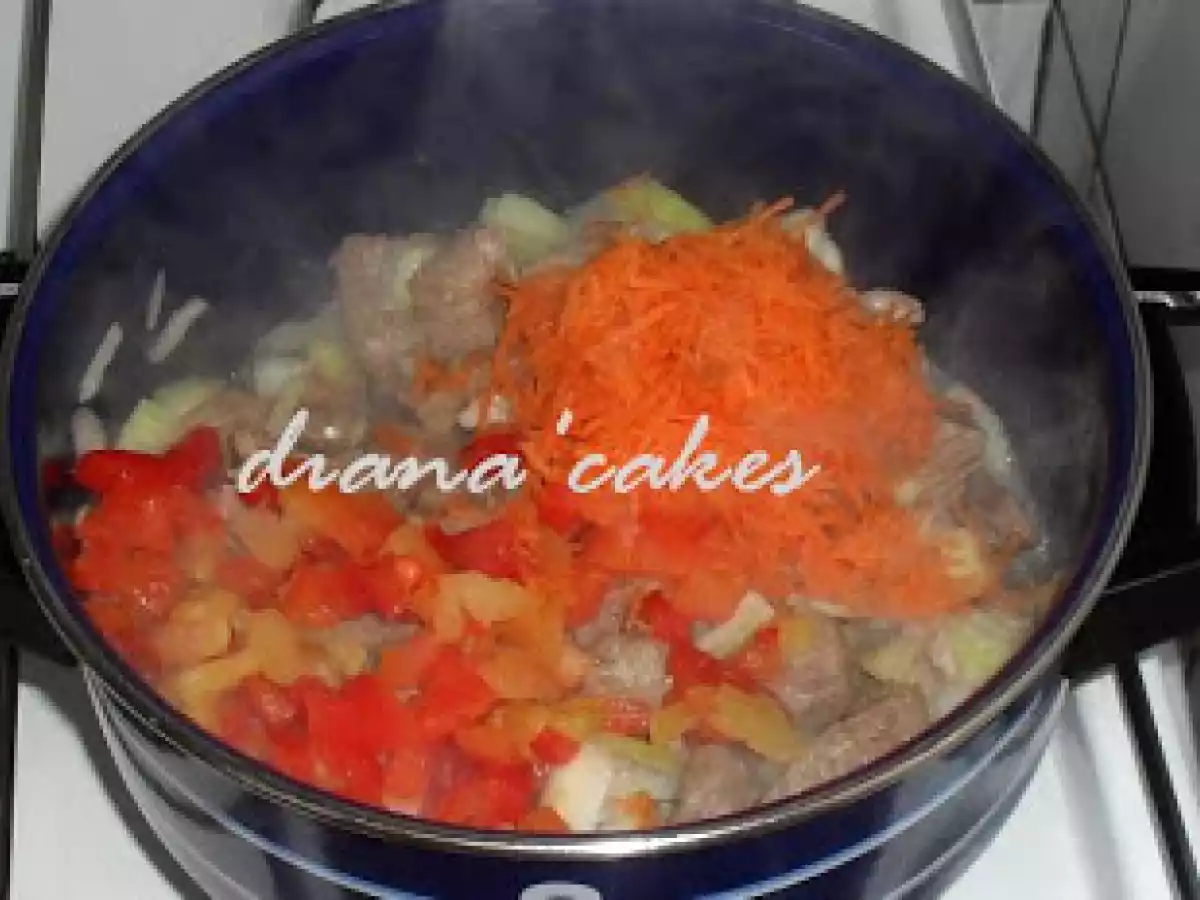 Tocanita cu carne de porc si paste - poza 4