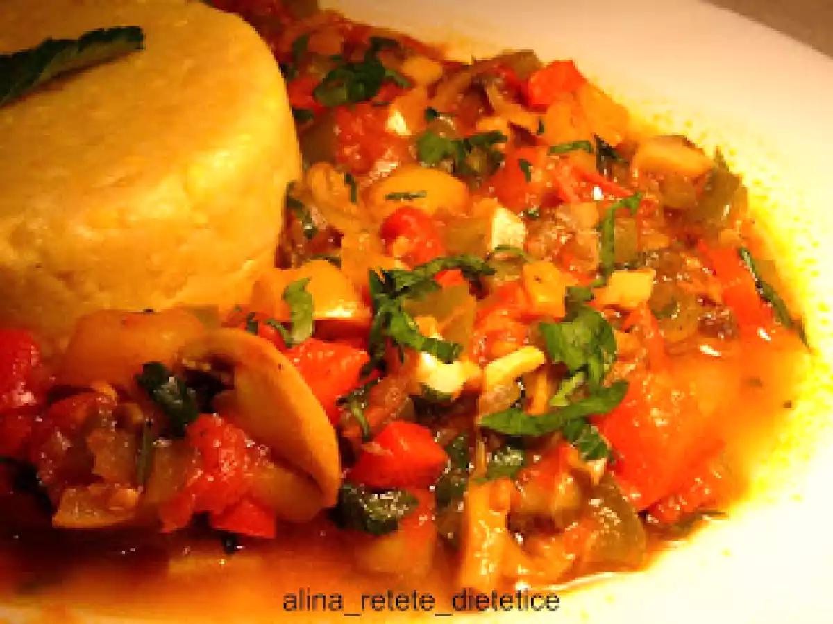 Tocanita de ardei gras si ciuperci