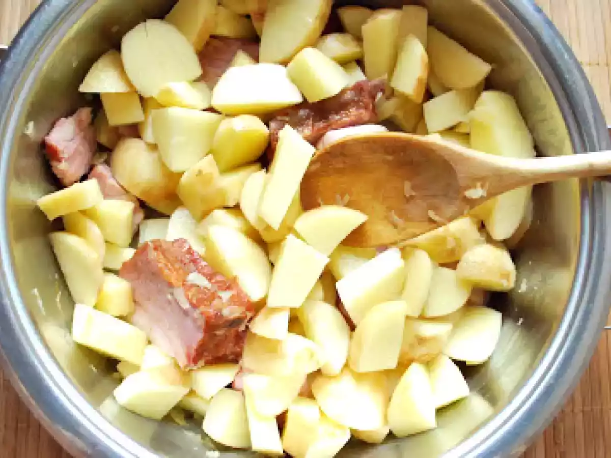 Tocanita de cartofi cu costita afumata! - poza 6