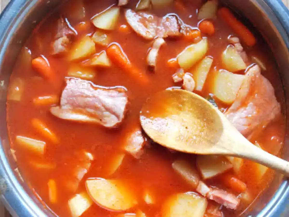 Tocanita de cartofi cu costita afumata! - poza 9