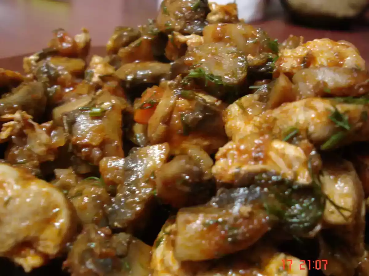 Tocanita de ciuperci cu carne de pui