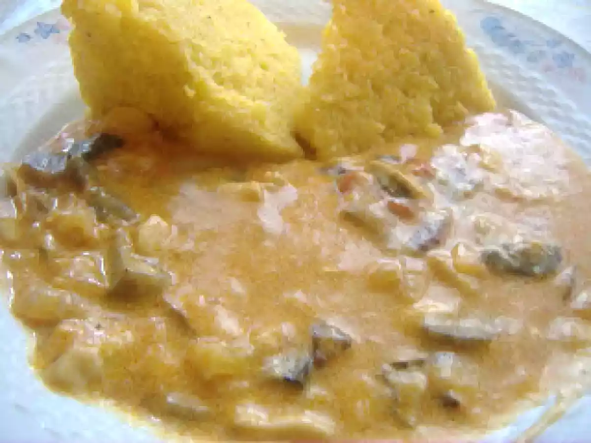 Tocanita de ciuperci cu mamaliguta - poza 4