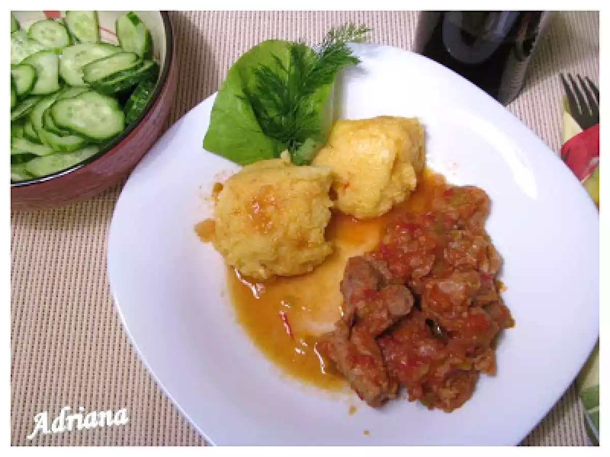 Tocanita de porc cu vin alb