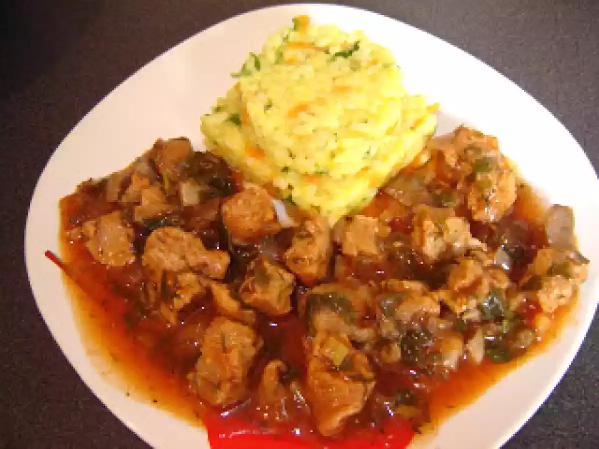 Tocanita de soia cu garnitura de orez cu curry