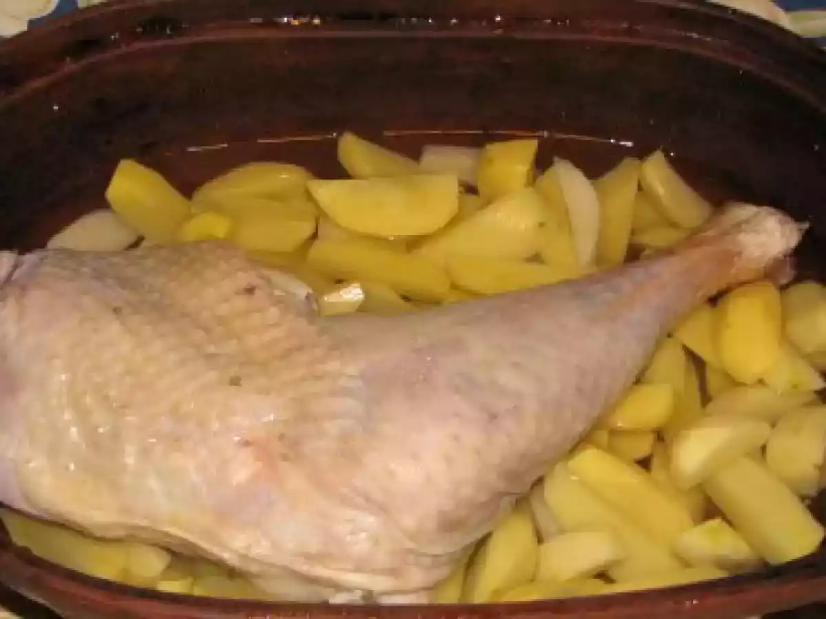 Tocanita din pulpa de curcan, cartofi si sos de rosii - poza 6