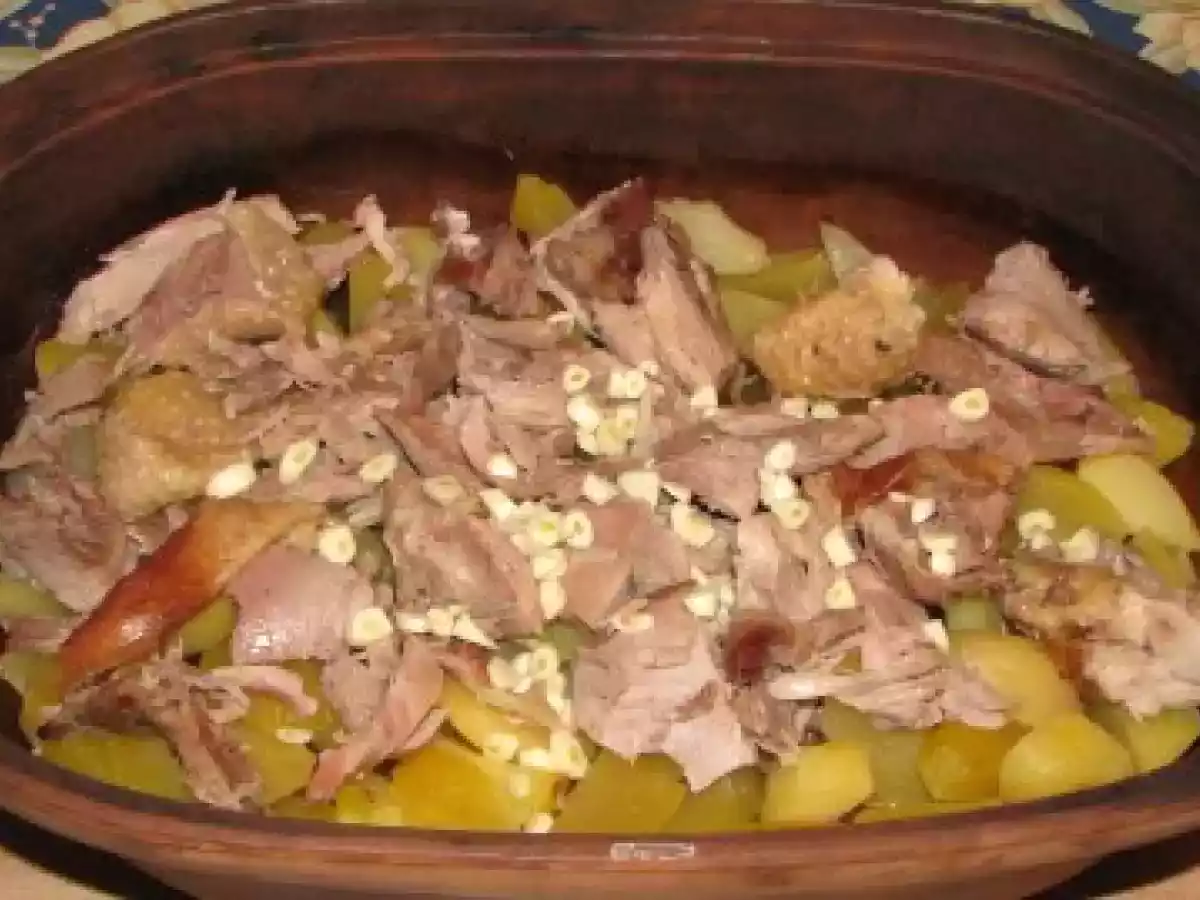 Tocanita din pulpa de curcan, cartofi si sos de rosii - poza 8