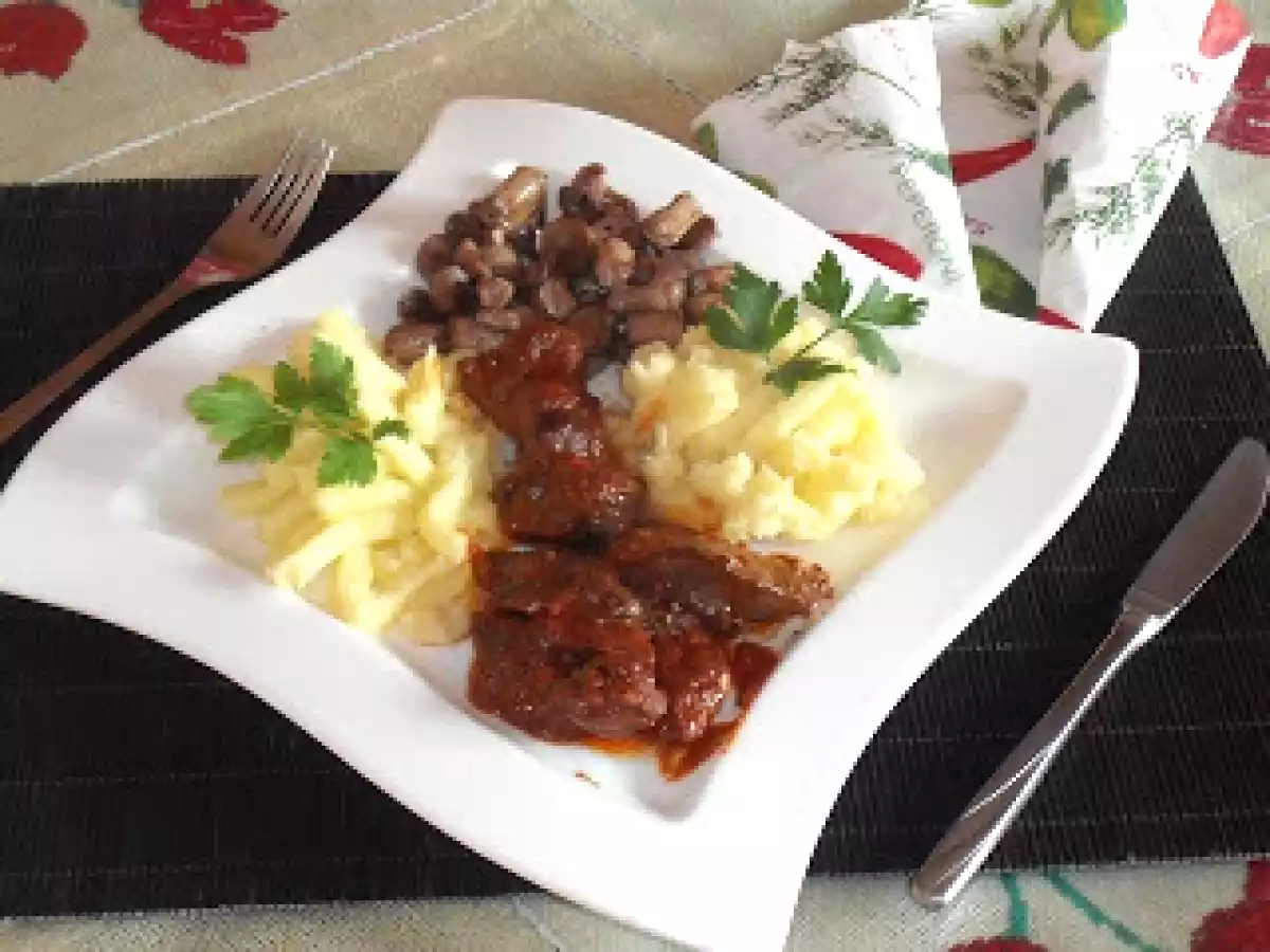 Tochitura din maruntaie de pui