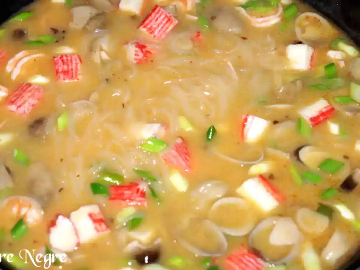 Tom Yum Goong - supa Thailandeza de creveti, iute-acrisoara