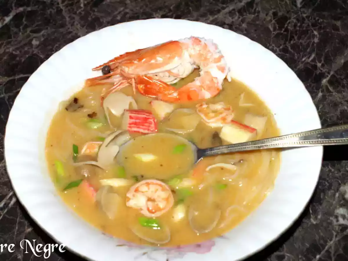 Tom Yum Goong - supa Thailandeza de creveti, iute-acrisoara - poza 2