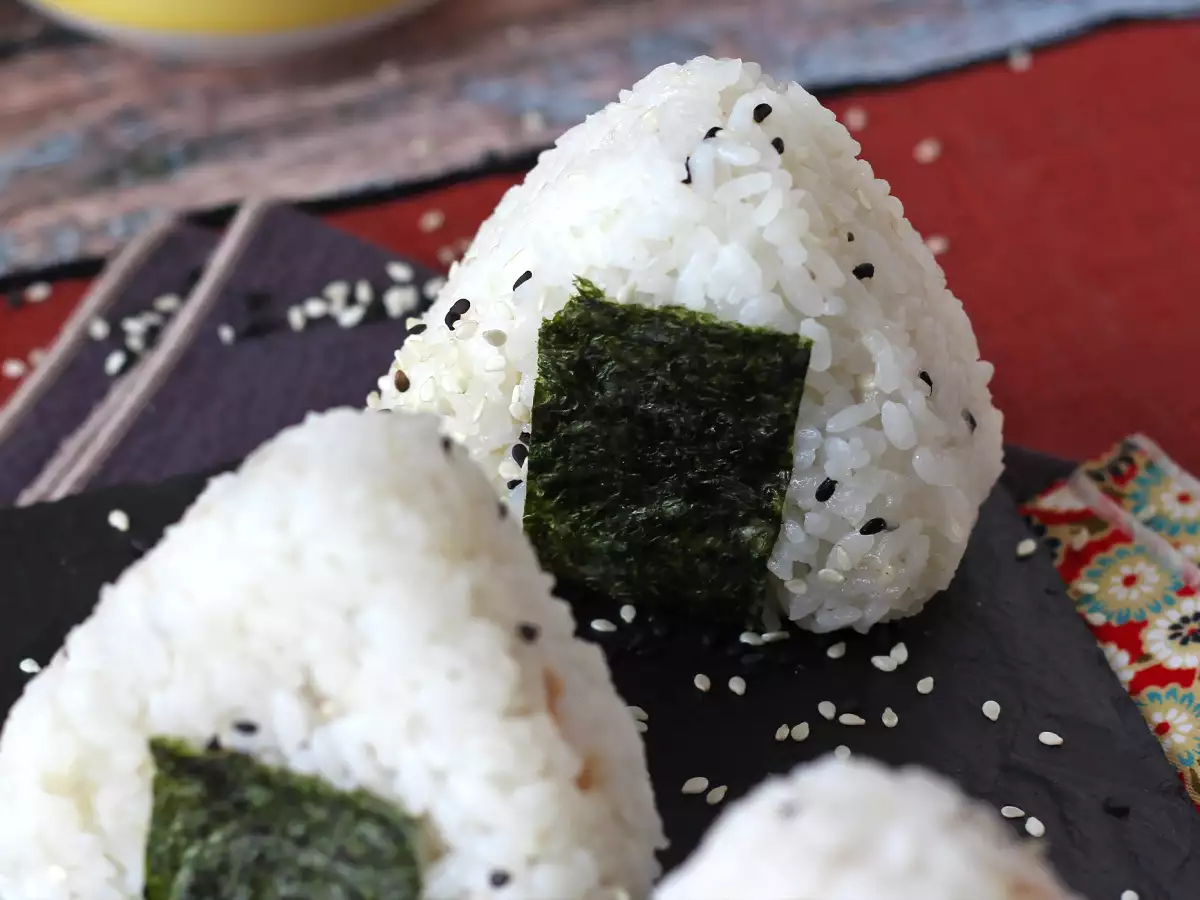 Ton onigiri, micul sandviș japonez triunghiular din orez - おにぎり - poza 8