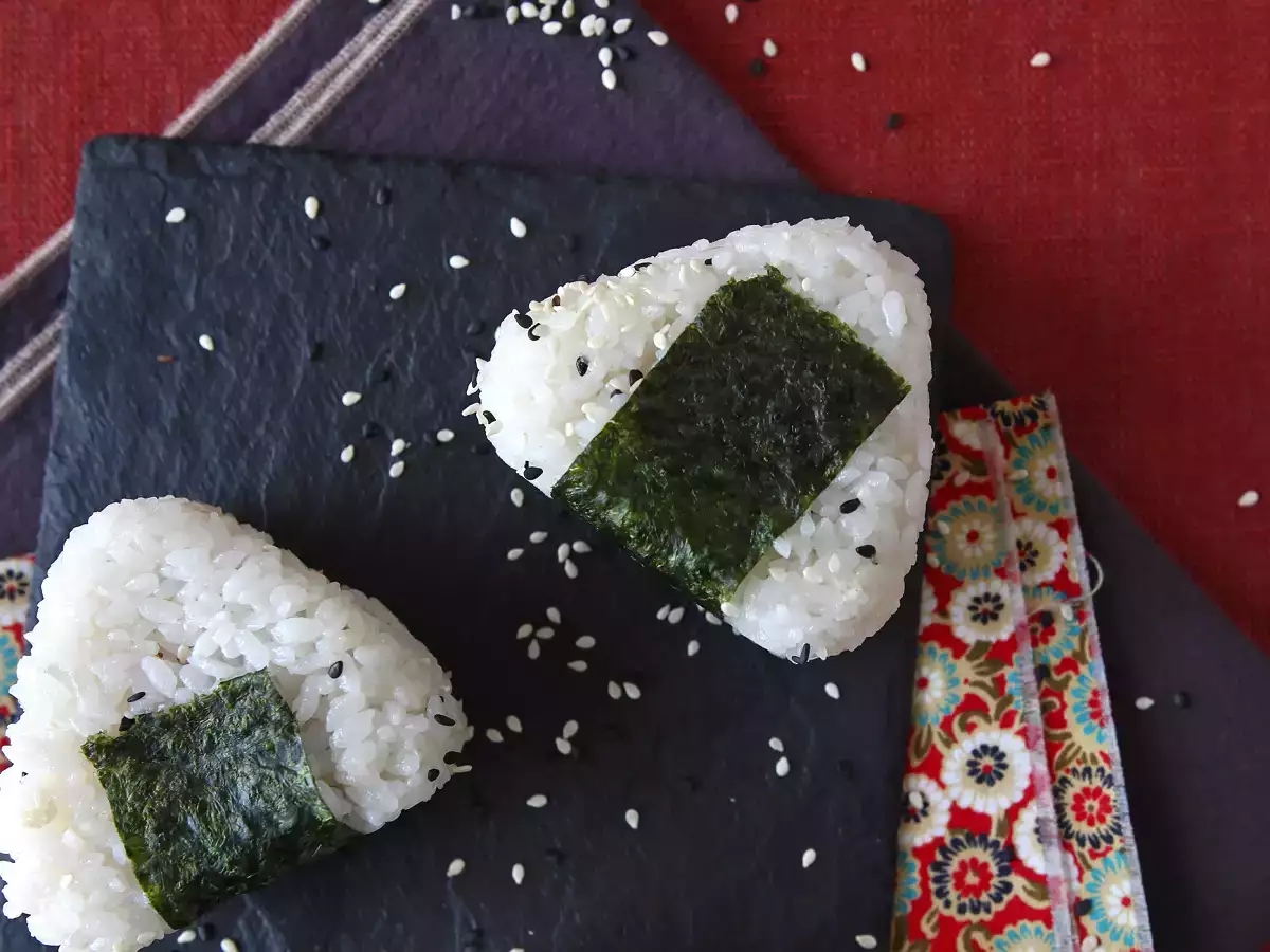 Ton onigiri, micul sandviș japonez triunghiular din orez - おにぎり - poza 9
