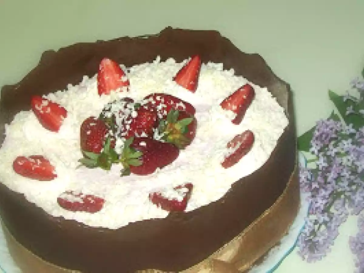 Tort aniversar cu ciocolata si capsuni - poza 4