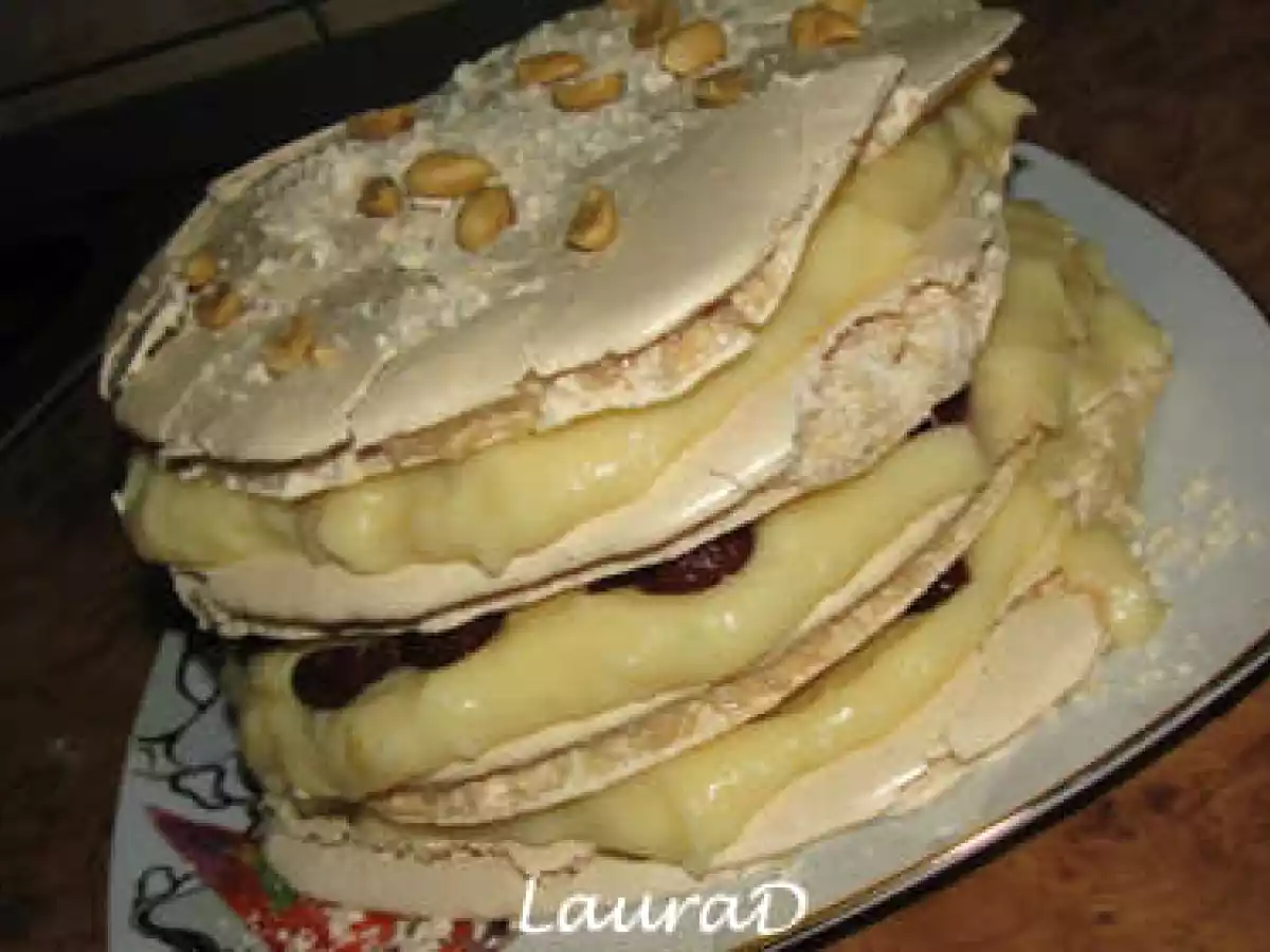 Tort crocant cu crema de vanilie si visine - poza 2