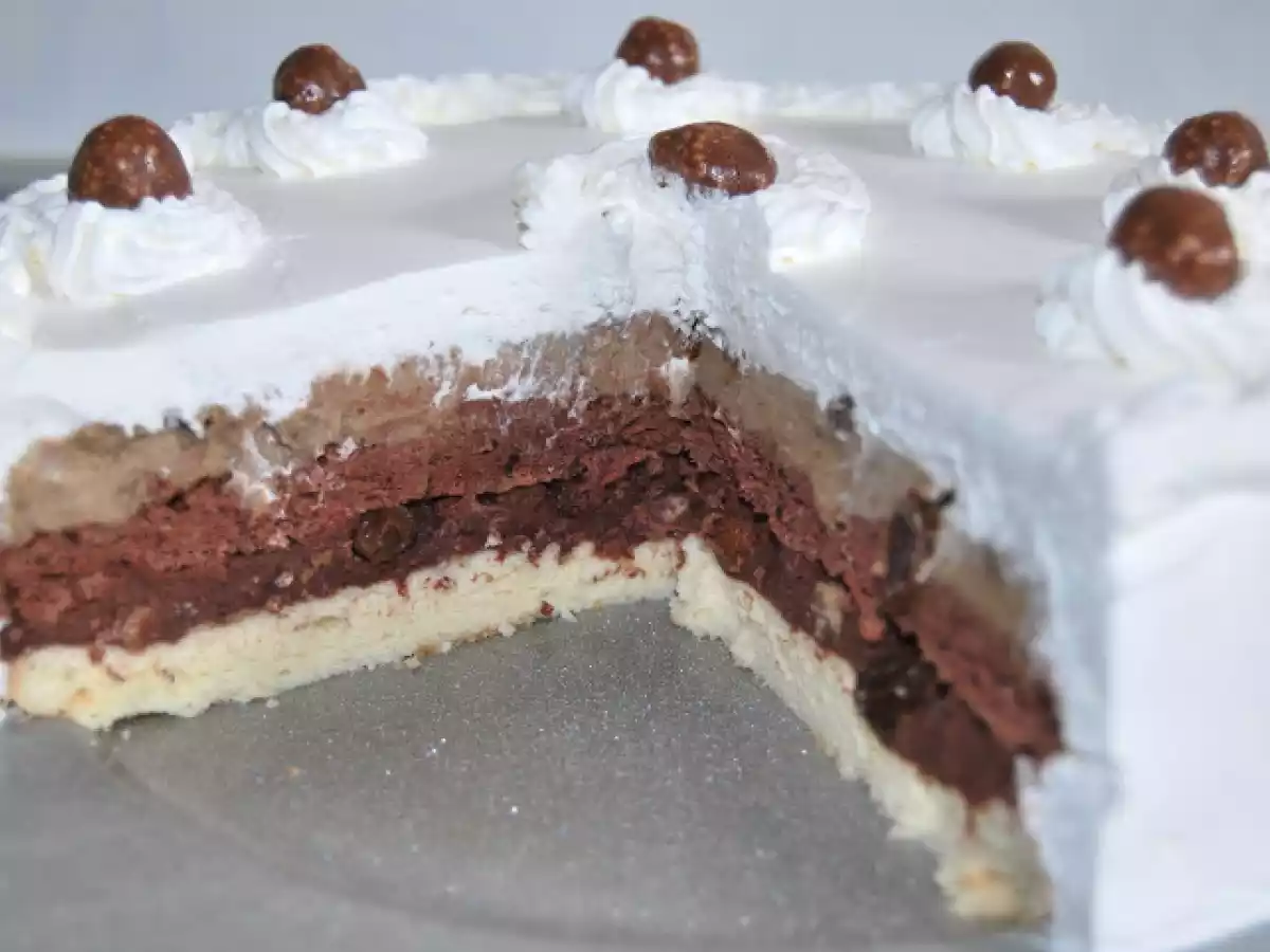 Tort cu 2 blaturi si 2 creme